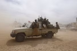 Phiến quân Houthi tại một khu vực ở thủ đô Sana'a ngày 10/11. (Nguồn: EPA/TTXVN)