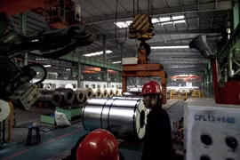 Sản xuất thép tại một nhà máy ở Đường Sơn, Hà Bắc (Trung Quốc) ngày 12/5/2016. (Nguồn: AFP/TTXVN) 