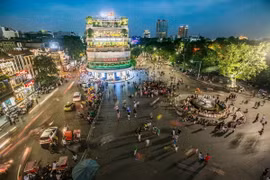[Video] Nhiều dịch vụ chui bùng phát ở phố đi bộ Hồ Gươm