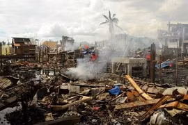 Cảnh đổ nát sau khi bão Haiyan đi qua. (Nguồn: AFP)