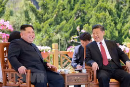 Nhà lãnh đạo Kim Jong-un trong cuộc hội đàm với Chủ tịch Trung Quốc Tập Cận Bình tại Đại Liên của Trung Quốc ngày 8/5. (Ảnh: Yonhap/TTXVN)