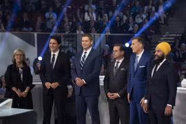 Lãnh đạo các đảng Tự do, Bảo thủ, Dân chủ Mới (NDP), đảng Xanh, khối Quebec và đảng Nhân dân Canada tham gia cuộc tranh luận trực tiếp tại Quebec ngày 7/10/2019. (Nguồn: AFP/TTXVN) 