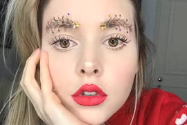Bạn có dám thử kiểu lông mày hình cây thông cho Noel năm nay?
