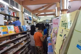 [Video] Đã bổ sung đầu sách đang thiếu, 'cò giáo khoa' vẫn hoạt động