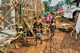 Cảnh đổ nát sau khi bão Kai-Tak quét qua đông Samar ngày 17/12. (Nguồn: AFP/TTXVN) 