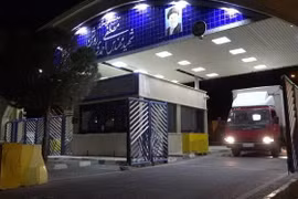 Phương tiện chở nhiên liệu UF6 rời nhà máy làm giàu urani Natanz ở tỉnh Isfahan, miền Trung Iran, tới cơ sở hạt nhân Fordow của nước này ngày 6/11/2019. (Nguồn: AFP/TTXVN) 