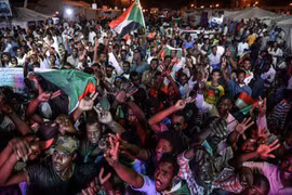 Người biểu tình Sudan tập trung tại thủ đô Khartoum ngày 19/5/2019. (Nguồn: AFP/TTXVN) 