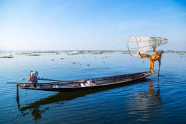 Đến Myanmar đừng bỏ qua In Paw Khone với lụa từ tơ sen độc đáo