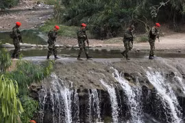Binh sỹ Venezuela tuần tra tại San Antonio, gần biên giới Venezuela-Colombia ngày 23/8. (Nguồn: AFP/TTXVN)