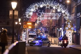 Cảnh sát phong tỏa hiện trường vụ xả súng ở khu chợ Giáng sinh tại Strasbourg, Pháp ngày 11/12/2018. (Nguồn: AFP/TTXVN) 