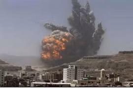 Một vụ phóng tên lửa đạn đạo tầm xa do phiến quân Houthi tại Yemen thực hiện nhằm vào sân bay quốc tế ở Riyadh, Saudi Arabia. (Nguồn: Vanguard/TTXVN)
