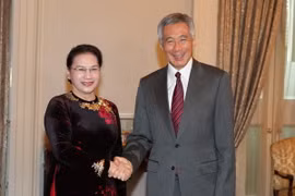 Chủ tịch Quốc hội Nguyễn Thị Kim Ngân hội kiến với Thủ tướng Singapore Lý Hiển Long. (Ảnh: Trọng Đức/TTXVN)