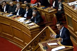 Thủ tướng Hy Lạp Alexis Tsipras (phải) phát biểu trước Quốc hội ngày 10/12/2016. (Nguồn: EPA/TTXVN)