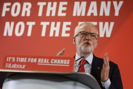 Lãnh đạo Công đảng đối lập Anh Jeremy Corbyn phát biểu về Brexit tại Harlow, ngày 5/11/2019. (Nguồn: THX/TTXVN) 