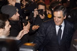 Cựu Thủ tướng Pháp François Fillon sau cuộc bầu cử sơ bộ vòng một tại Paris ngày 20/11. (Nguồn: AP/TTXVN)