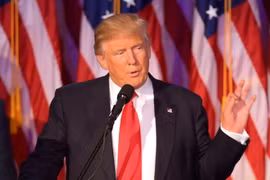 Tổng thống mới đắc cử Donald Trump phát biểu sau khi giành chiến thắng trong cuộc bầu cử Tổng thống Mỹ tại New York ngày 9/11. (Nguồn: AFP/TTXVN)