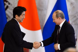 Tổng thống Nga Putin và Thủ tướng Nhật Bản Shinzo Abe. (Nguồn: Getty)