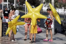 Khách du lịch tại Tây Ban Nha. (Nguồn: reuters.com)