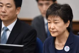 [Video] Tòa án Seoul kết án cựu Tổng thống Hàn Quốc Park Geun-hye