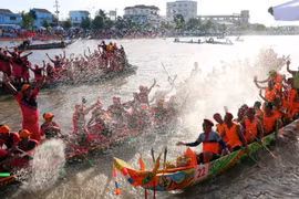 Niềm vui của đội chiến thắng. (Ảnh: Trung Hiếu/TTXVN)