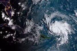 Hình ảnh ghi từ vệ tinh NOAA/RAMMB cho thấy bão Dorian quét qua vùng lãnh thổ Pueto Rico thuộc Mỹ trên vùng biển Caribe ngày 29/8/2019. (Nguồn: AFP/TTXVN) 