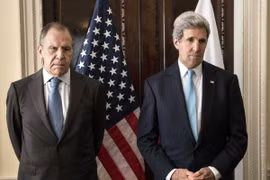 Ngoại trưởng Mỹ John Kerry (phải) và người đồng cấp Nga Sergei Lavrov. (Nguồn: AP)