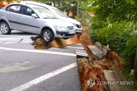 Hố sụt lún ở Seoul. (Nguồn: Yonhap)