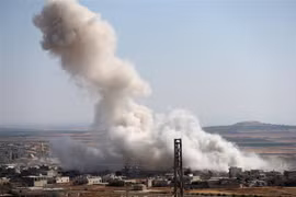 Khói bốc lên sau một cuộc không kích ở tỉnh Idlib, Syria ngày 19/7/2019. (Nguồn: AFP/TTXVN) 