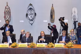 Thủ tướng Nguyễn Xuân Phúc tại cuộc Đối thoại giữa các Nhà lãnh đạo APEC với Lãnh đạo các Quốc đảo Thái Bình Dương. (Ảnh: Thống Nhất/TTXVN) 