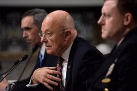 Thứ trưởng Quốc phòng phụ trách tình báo Marcel Lettre (trái), Giám đốc Tình báo Quốc gia (DNI) James Clapper (giữa) và Giám đốc Cơ quan An ninh Quốc gia (NSA) Michael Rogers. (Nguồn: AFP/Getty Images)
