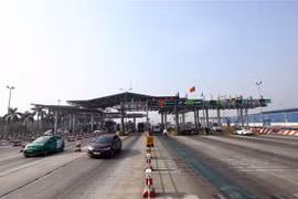 [Video] Chậm trễ trong triển khai thu phí tự động không dừng