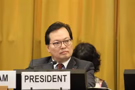 Đại sứ Dương Chí Dũng, Trưởng Phái đoàn Việt Nam tại Geneva, chủ trì các phiên họp toàn thể trong khuôn khổ nhiệm kỳ Chủ tịch Hội nghị Giải trừ quân bị (CD) năm 2019 của Việt Nam. (Ảnh: Hoàng Hoa/TTXVN) 