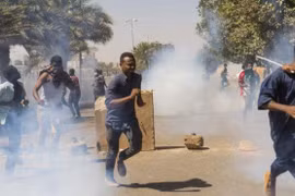 Quân đội Sudan triển khai binh sỹ quanh trụ sở Bộ Quốc phòng