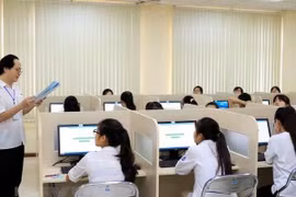 Thí sinh dự thi đánh giá năng lực của Đại học Quốc gia Hà Nội. (Ảnh: Quý Trung/TTXVN)