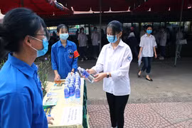 Thí sinh được hỗ trợ chu đáo tại Hội đồng thi Bắc Giang. (Ảnh: Sở GDĐT Bắc Giang)