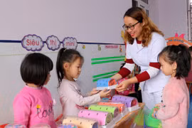Học sinh mầm non 5 tuổi sẽ được miễn học phí từ năm học 2024-2025. (Ảnh: TTXVN)