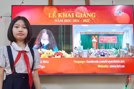 Em Trần Minh Bảo Ngọc, học sinh lớp 5A2 Trường Tiểu học Nguyễn Viết Xuân, thành phố Vũng Tàu, tỉnh Bà Rịa-Vũng Tàu dự lễ khai giảng qua truyền hình. (Ảnh: CTV)