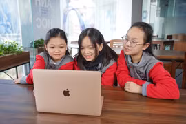 Học sinh theo học Trường quốc tế Mỹ trực tuyến Ivy Global School tại Việt Nam. (Ảnh: PV)