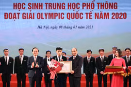 Ngày 8/1/2021, Bùi Hồng Đức vinh dự được Thủ tướng Nguyễn Xuân Phúc trao Huân chương Lao động hạng Nhất. (Ảnh: Thanh Tùng/TTXVN)