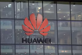 Logo Huawei ở trụ sở của hãng tại Vương quốc Anh. (Nguồn: Getty Images)
