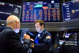Giao dịch viên tại Sàn giao dịch chứng khoán New York, Mỹ, ngày 1/8/2019. (Nguồn: AFP/TTXVN)