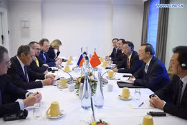 Ngoại trưởng Nga Sergey Lavrov hội đàm với Ủy viên Bộ Chính trị Đảng Cộng sản Trung Quốc, kiêm Chủ nhiệm Văn phòng Ủy ban Công tác đối ngoại Trung ương Đảng Dương Khiết Trì. (Nguồn: news.cn)