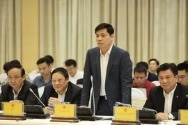 Thứ truởng Bộ Giao thông vận tải Nguyễn Ngọc Đông trả lời câu hỏi của phóng viên. (Ảnh: Dương Giang/TTXVN)