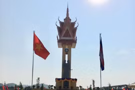 Đài hữu nghị được khánh thành. (Nguồn: Nhóm P/v CQTT TTXVN tại Campuchia)