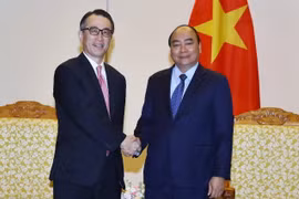 Thủ tướng Nguyễn Xuân Phúc tiếp ông Kanetsugu Mike, Tổng giám đốc Ngân hàng MUFG, Nhật Bản. (Ảnh: Thống Nhất/TTXVN)
