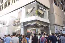 Bên ngoài cửa hàng của Huawei ở Madrid, Tây Ban Nha. (Nguồn: elperiodico.com)