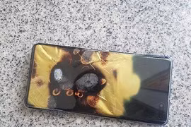 Hình ảnh được cho là chiếc Galaxy S10 5G bị cháy nổ. (Nguồn: phonearena.com)