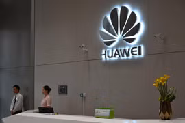 Huawei yêu cầu nhân viên quốc tịch Mỹ rời khỏi trụ sở công ty