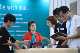 Một gian hàng của Huawei tại Triển lãm hàng điện tử tiêu dùng quốc tế Trung Quốc 2019 ở Thanh Đảo, Trung Quốc ngày 20/7. (Nguồn: THX/TTXVN)