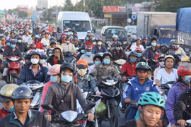 Bến Tre: Tắc đường nghiêm trọng hàng giờ liền tại cầu Rạch Miễu
